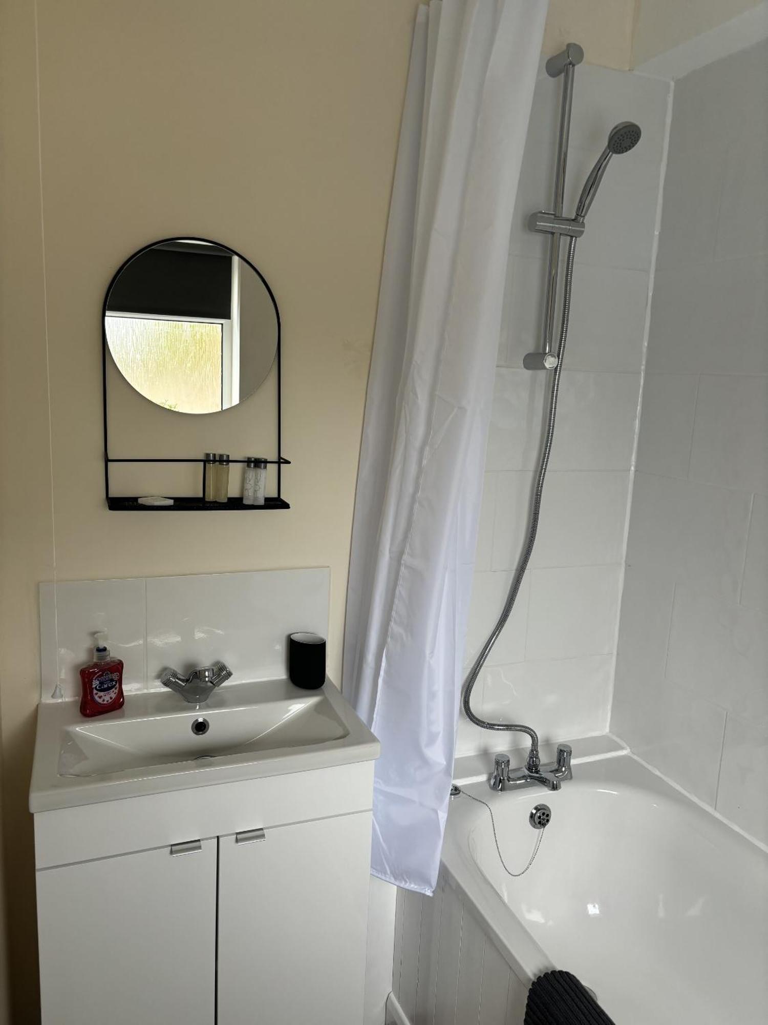 Central - 1 Bed, Cosy Retreat سويندون المظهر الخارجي الصورة